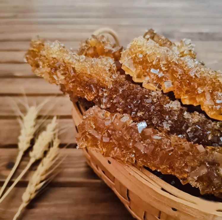 نبات نیشکر قهوه‌ای